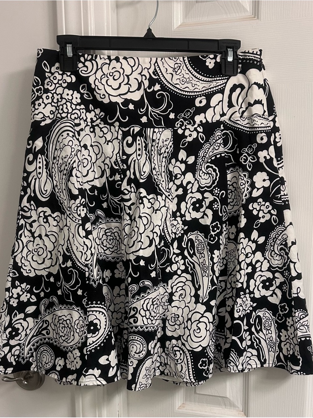 Ann Taylor Skirt Size 4 Black White Paisley Floral Pleated A-Line Lined Career